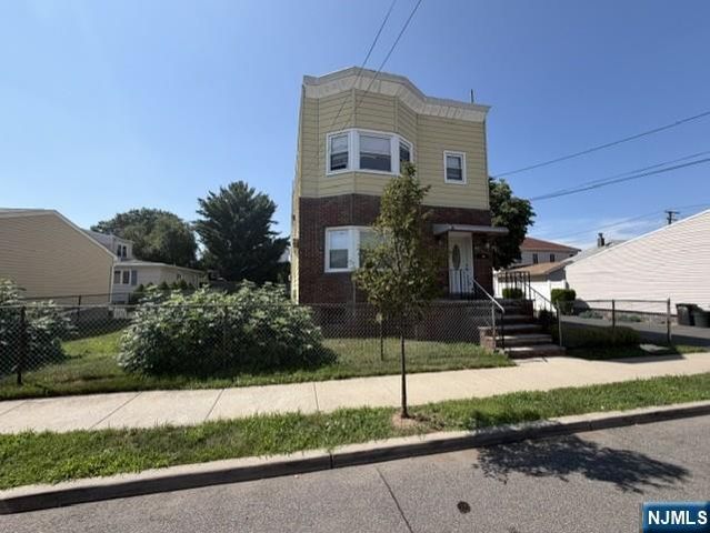 735 7th Street, Secaucus, NJ 07094