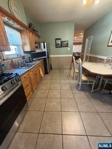 735 7th Street, Secaucus, NJ 07094