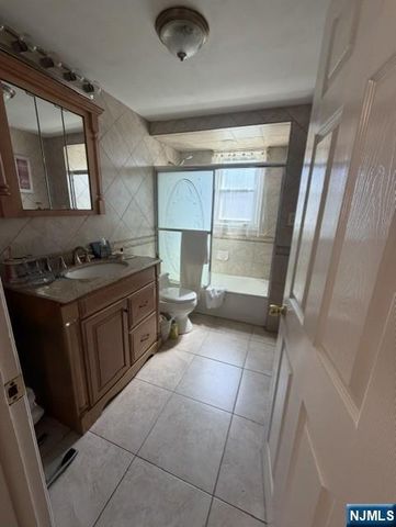 735 7th Street, Secaucus, NJ 07094