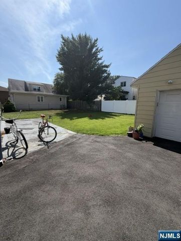 735 7th Street, Secaucus, NJ 07094