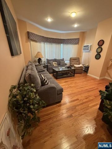 735 7th Street, Secaucus, NJ 07094