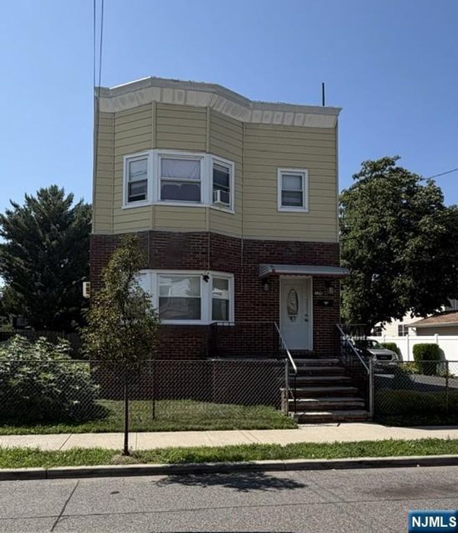735 7th Street, Secaucus, NJ 07094