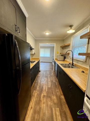 425 Rogers Avenue, Macon, GA 31204