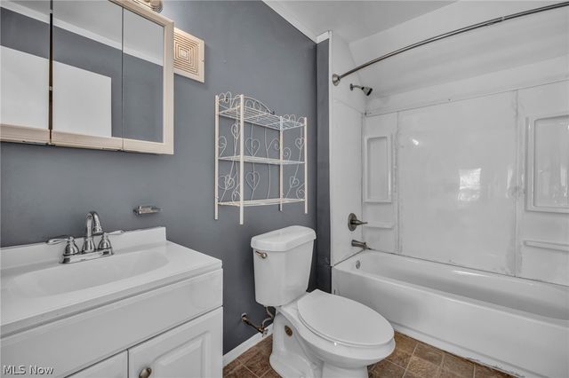 1023 W Washington Avenue, Lorain, OH 44052