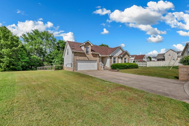 3393 Endsworth Dr, Clarksville, TN 37042