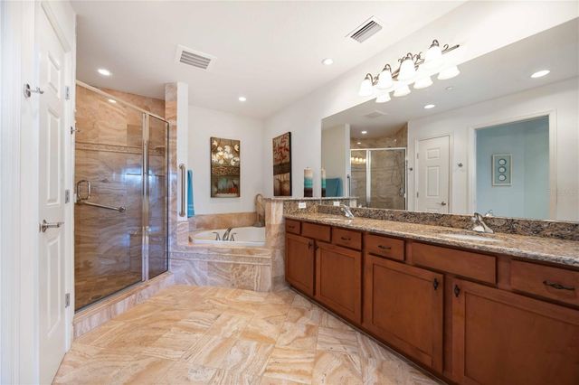 7702 LAKE VISTA COURT 305, Lakewood Ranch, FL 34202