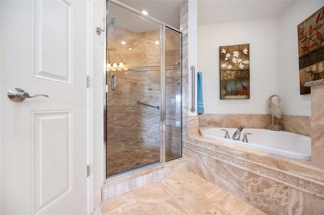 7702 LAKE VISTA COURT 305, Lakewood Ranch, FL 34202