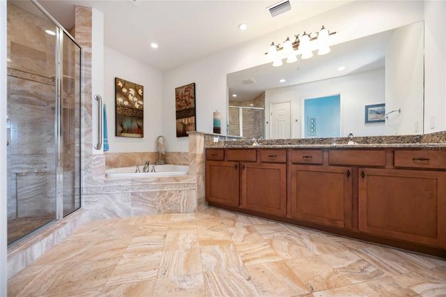 7702 LAKE VISTA COURT 305, Lakewood Ranch, FL 34202