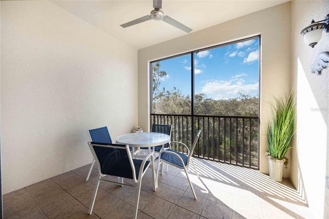 7702 LAKE VISTA COURT 305, Lakewood Ranch, FL 34202