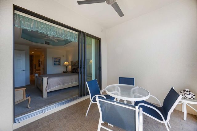 7702 LAKE VISTA COURT 305, Lakewood Ranch, FL 34202