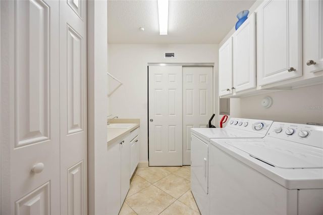 7702 LAKE VISTA COURT 305, Lakewood Ranch, FL 34202