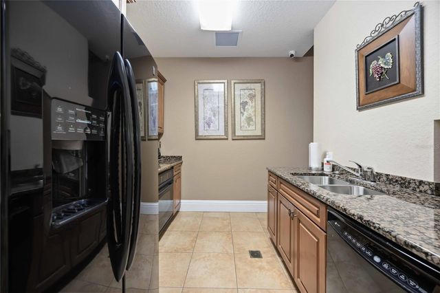 7702 LAKE VISTA COURT 305, Lakewood Ranch, FL 34202