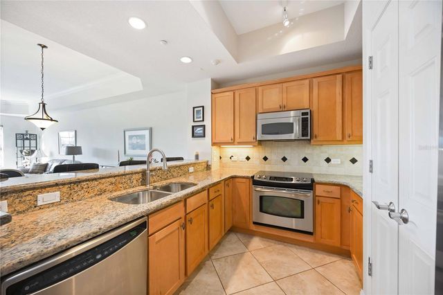 7702 LAKE VISTA COURT 305, Lakewood Ranch, FL 34202