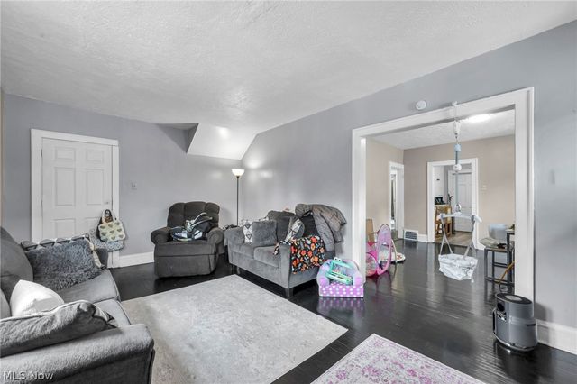 1288 Pondview Avenue, Akron, OH 44305