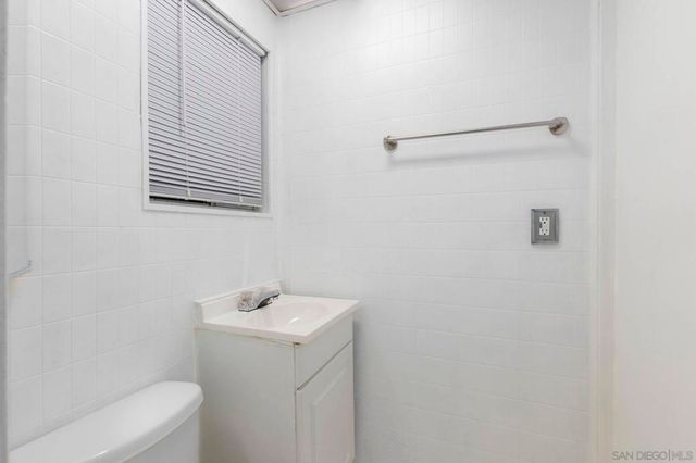 5359 Redwood St, San Diego, CA 92105