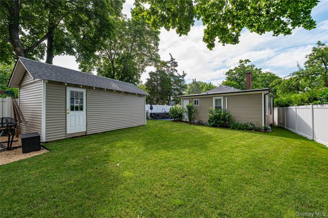 1022 Parkway Street, Riverhead, NY 11901
