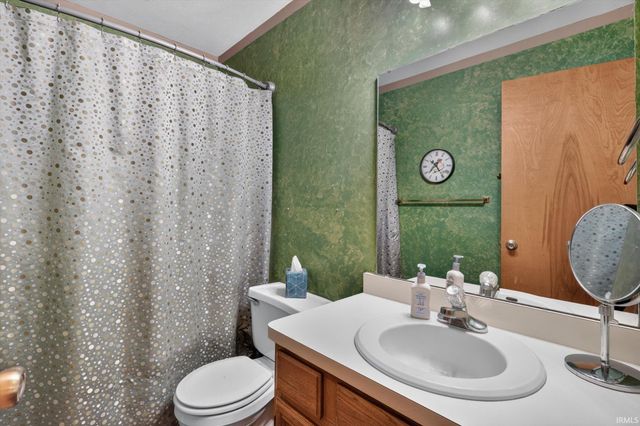 51976 Westwood Forest Drive, South Bend, IN 46628