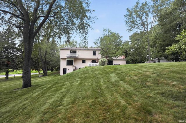 51976 Westwood Forest Drive, South Bend, IN 46628