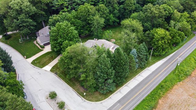 51976 Westwood Forest Drive, South Bend, IN 46628