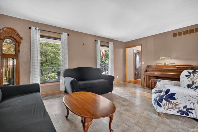 51976 Westwood Forest Drive, South Bend, IN 46628