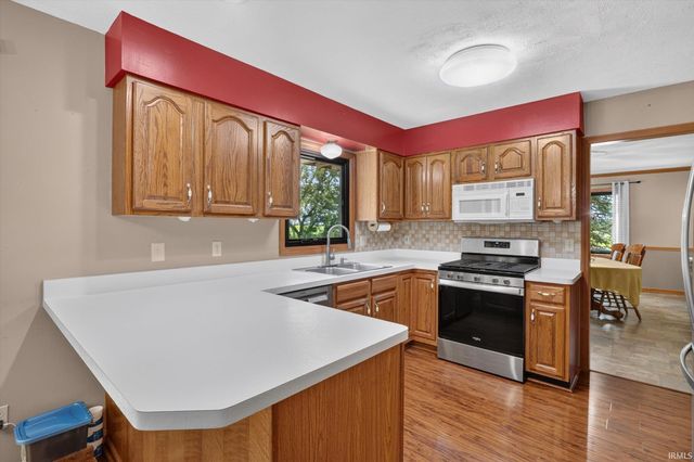 51976 Westwood Forest Drive, South Bend, IN 46628