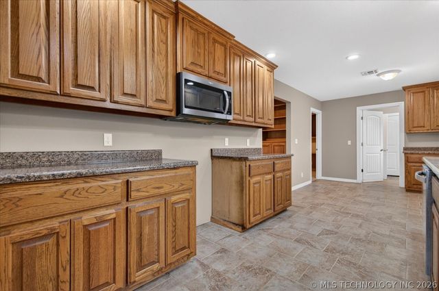 4610 ROLLING MEADOWS Road, Bartlesville, OK 74006