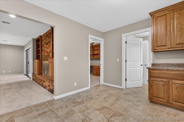 4610 ROLLING MEADOWS Road, Bartlesville, OK 74006