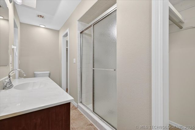 4610 ROLLING MEADOWS Road, Bartlesville, OK 74006