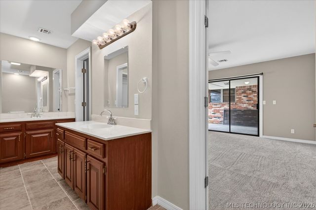 4610 ROLLING MEADOWS Road, Bartlesville, OK 74006