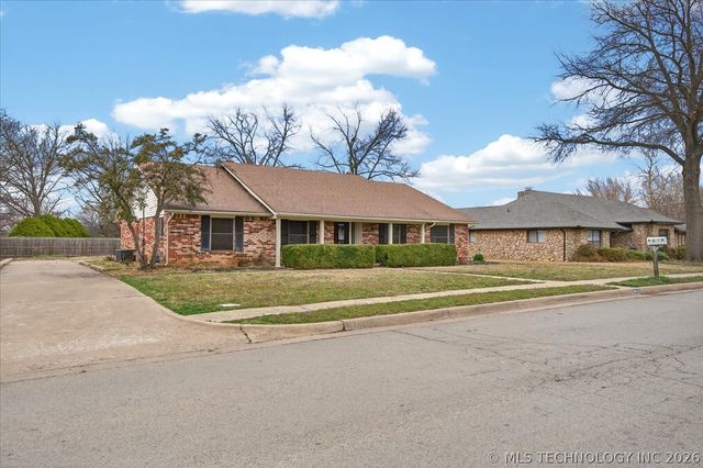 4610 ROLLING MEADOWS Road, Bartlesville, OK 74006