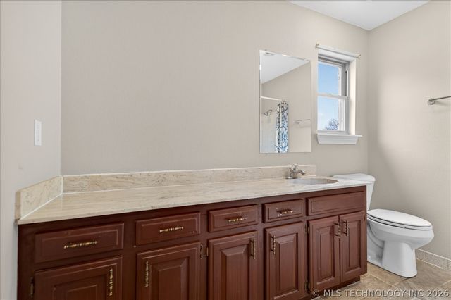 4610 ROLLING MEADOWS Road, Bartlesville, OK 74006