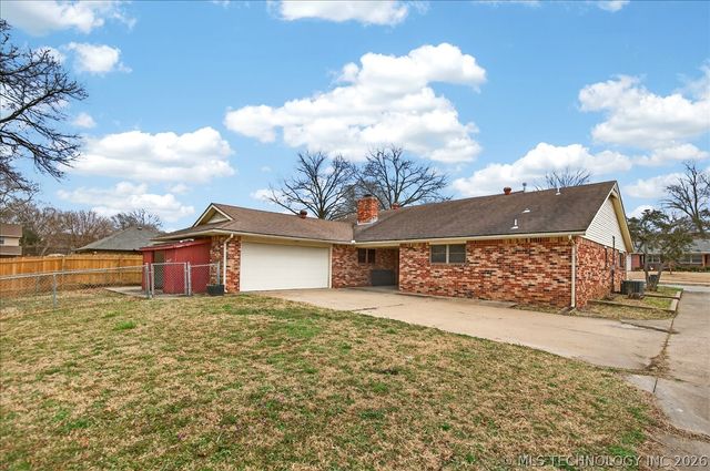 4610 ROLLING MEADOWS Road, Bartlesville, OK 74006