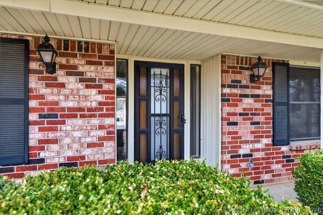 4610 ROLLING MEADOWS Road, Bartlesville, OK 74006