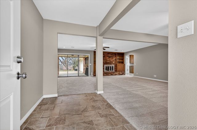 4610 ROLLING MEADOWS Road, Bartlesville, OK 74006