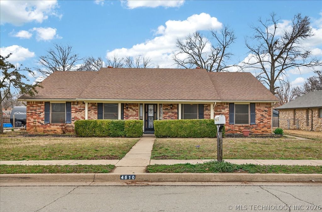 4610 ROLLING MEADOWS Road, Bartlesville, OK 74006