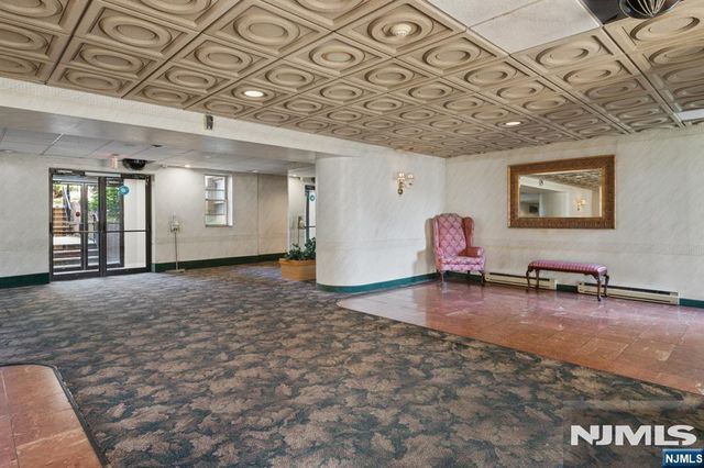 19-31 Lyons 610, Newark, NJ 07112