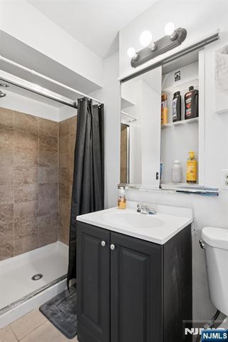19-31 Lyons 610, Newark, NJ 07112