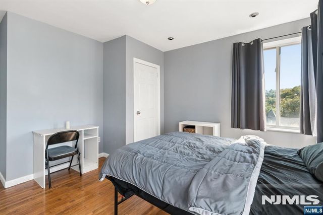 19-31 Lyons 610, Newark, NJ 07112