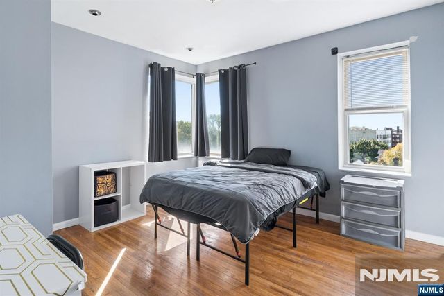 19-31 Lyons 610, Newark, NJ 07112