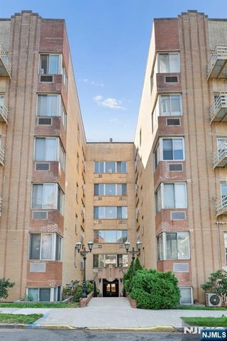 19-31 Lyons 610, Newark, NJ 07112