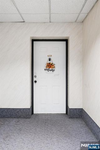 19-31 Lyons 610, Newark, NJ 07112