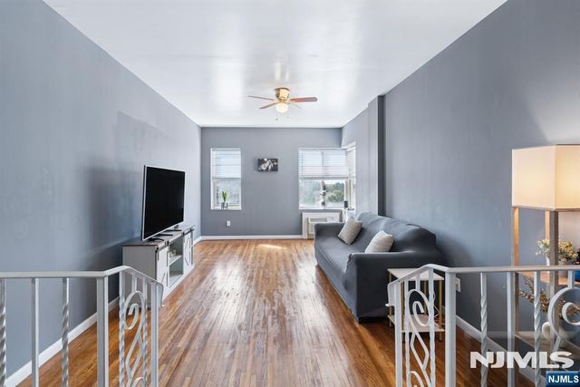 19-31 Lyons 610, Newark, NJ 07112