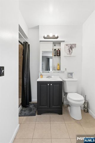 19-31 Lyons 610, Newark, NJ 07112