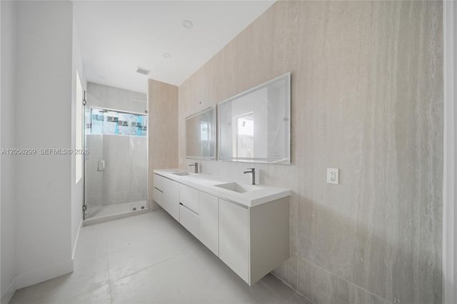 17 SE 12th Avenue, Fort Lauderdale, FL 33301