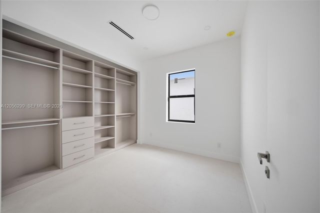 17 SE 12th Avenue, Fort Lauderdale, FL 33301