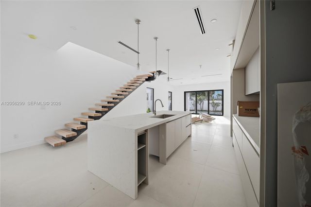 17 SE 12th Avenue, Fort Lauderdale, FL 33301