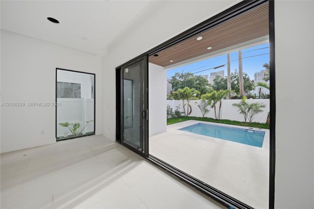 17 SE 12th Avenue, Fort Lauderdale, FL 33301
