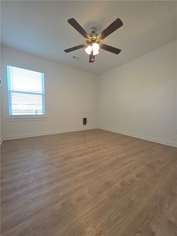 605 W Loren Drive A, Siloam Springs, AR 72761