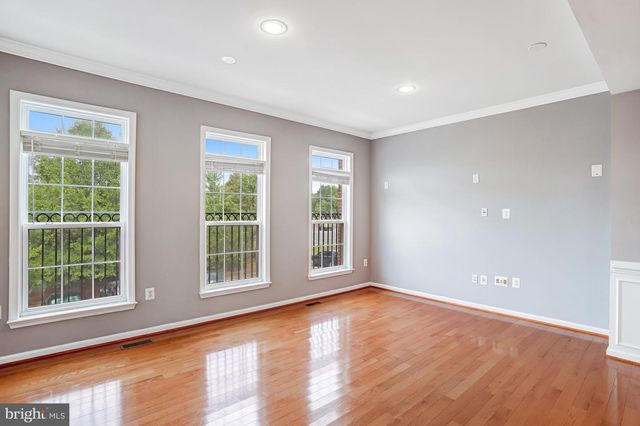 2463 SILK CT, Herndon, VA 20171