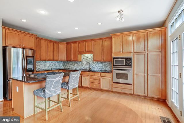 2463 SILK CT, Herndon, VA 20171